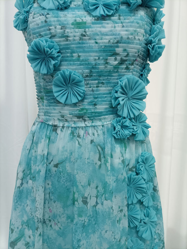 TWOTWINSTYLE Off Shoulder Patchwork Appliques Pleated Fashion Dress