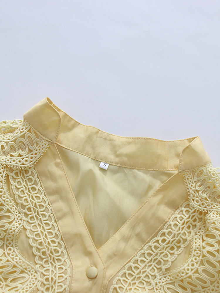 TWOTWINSTYLE V Neck Hollow Out Bell Sleeve Spliced Lace Vintage Dress