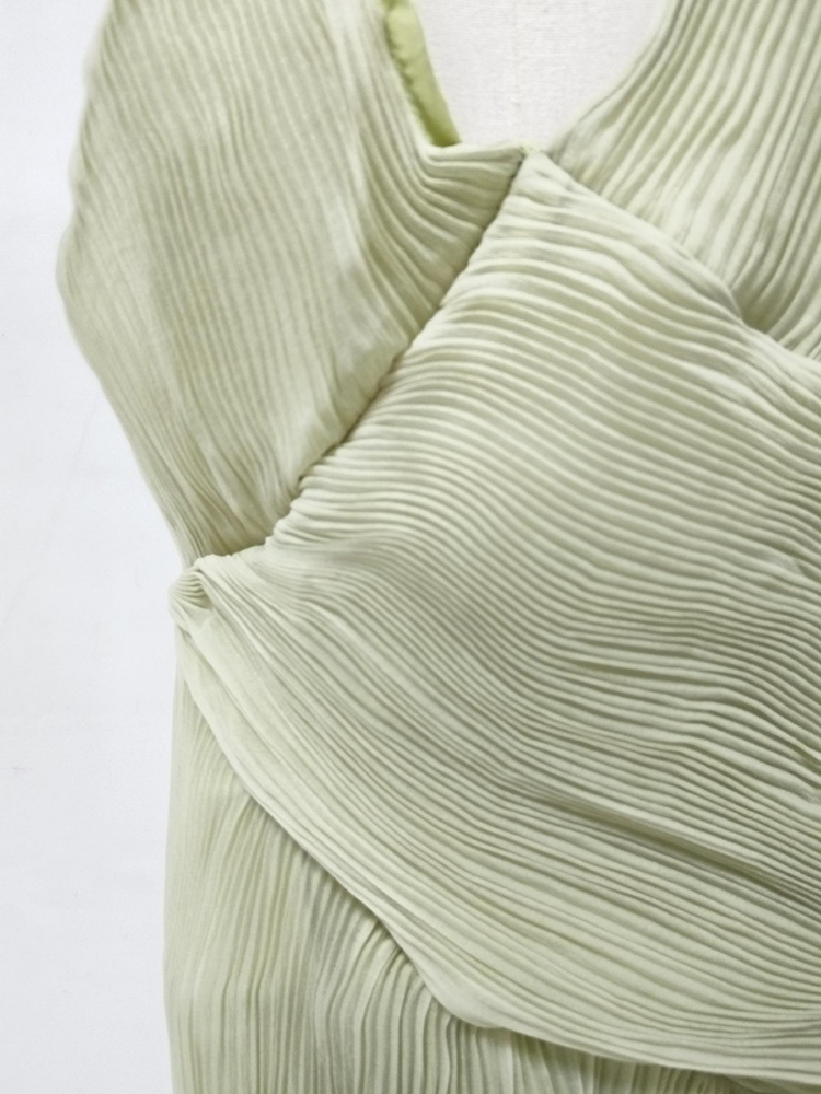 TWOTWINSTYLE Deep V Neck High Waist Pleated Fashion Dress