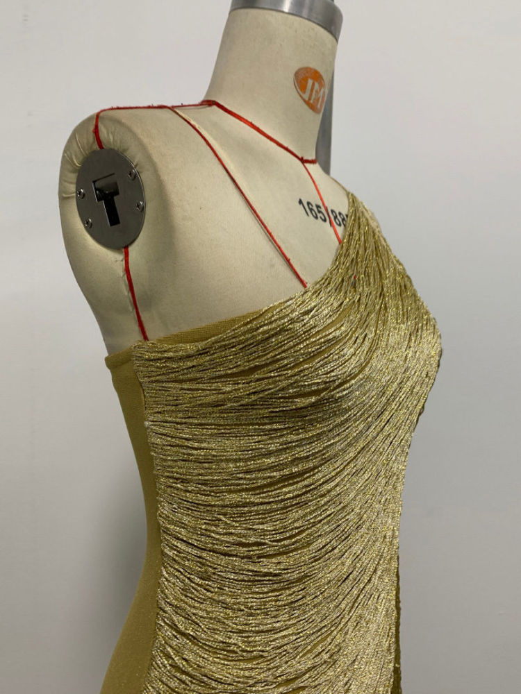 TWOTWINSTYLE Off One Shoulder Patchwork Sequins Slit Design Dress