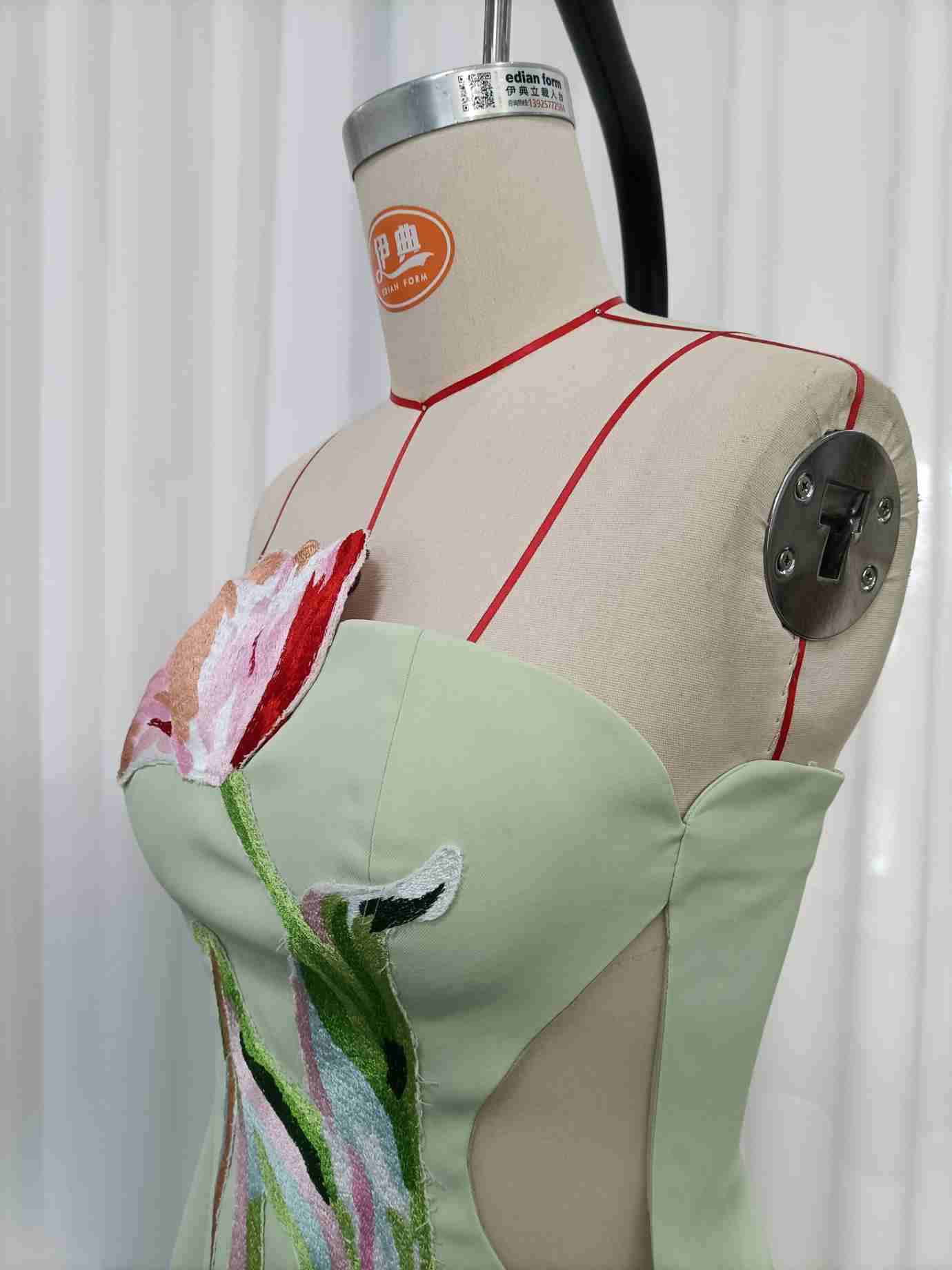 TWOTWINSTYLE Off Shoulder Patchwork Embroidery Elegant Dress