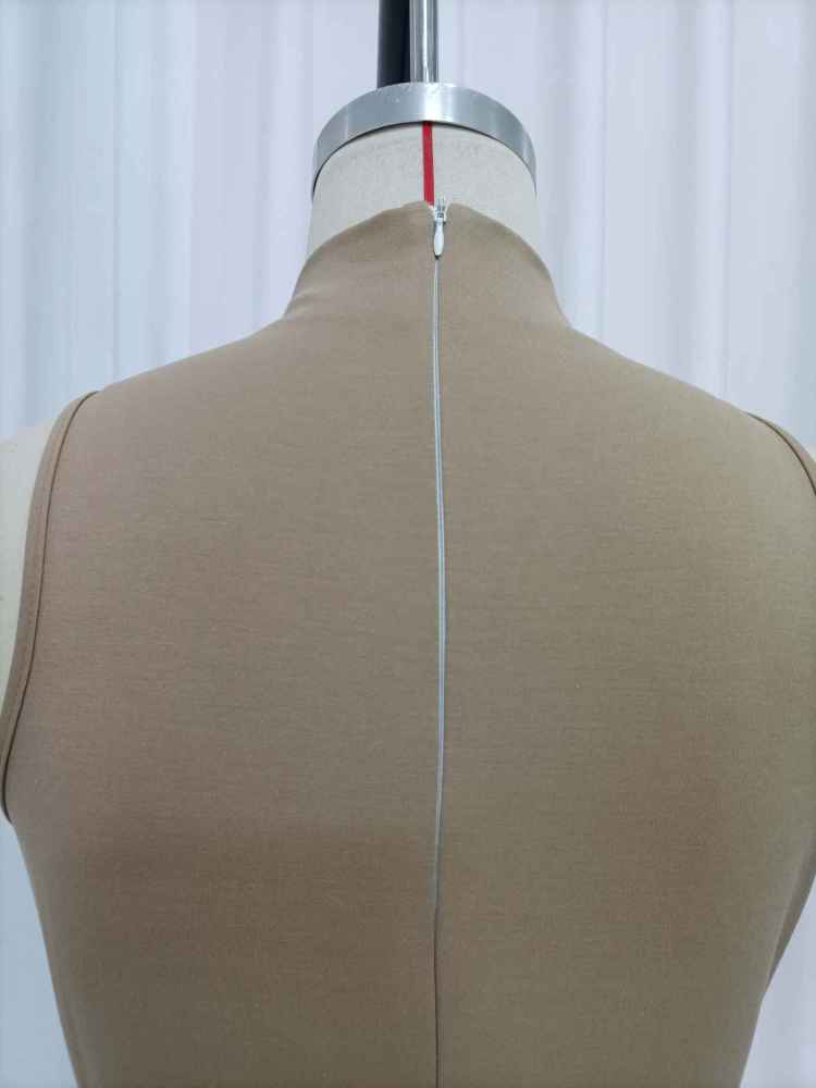 TWOTWINSTYLE Stand Collar Sleeveles Irregular Hem Vintage Dress