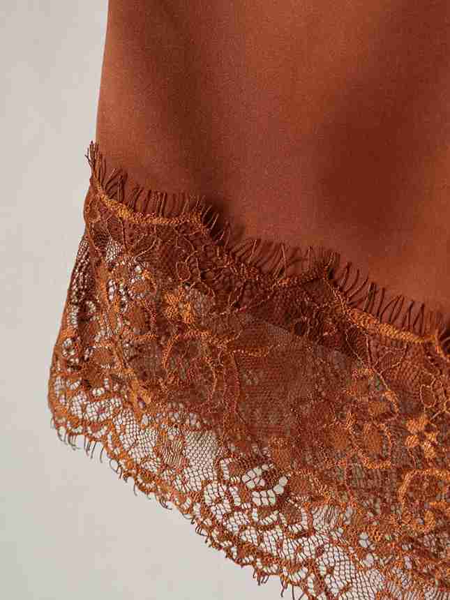 TWOTWINSTYLE Off Shoulder Irregular Hem Patchwork Lace Vintage Vest