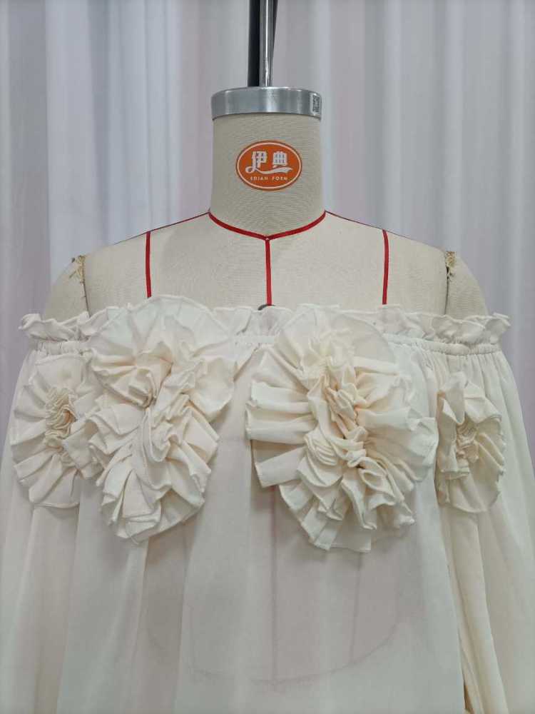 TWOTWINSTYLE Off Shoulder Spliced 3D Flower Top High Waist Skirt Elegant Set
