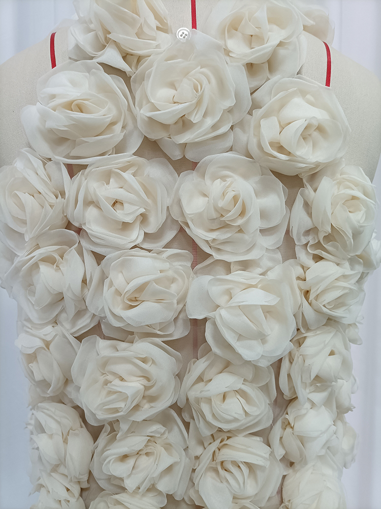 TWOTWINSTYLE Solid Sleeveless 3D Rose Applique Elegant Top