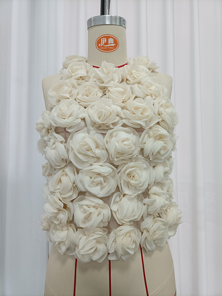 TWOTWINSTYLE Solid Sleeveless 3D Rose Applique Elegant Top