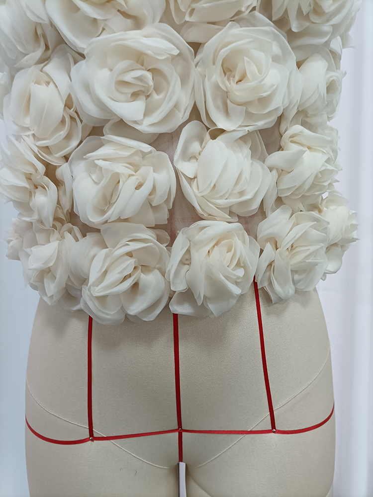 TWOTWINSTYLE Solid Sleeveless 3D Rose Applique Elegant Top