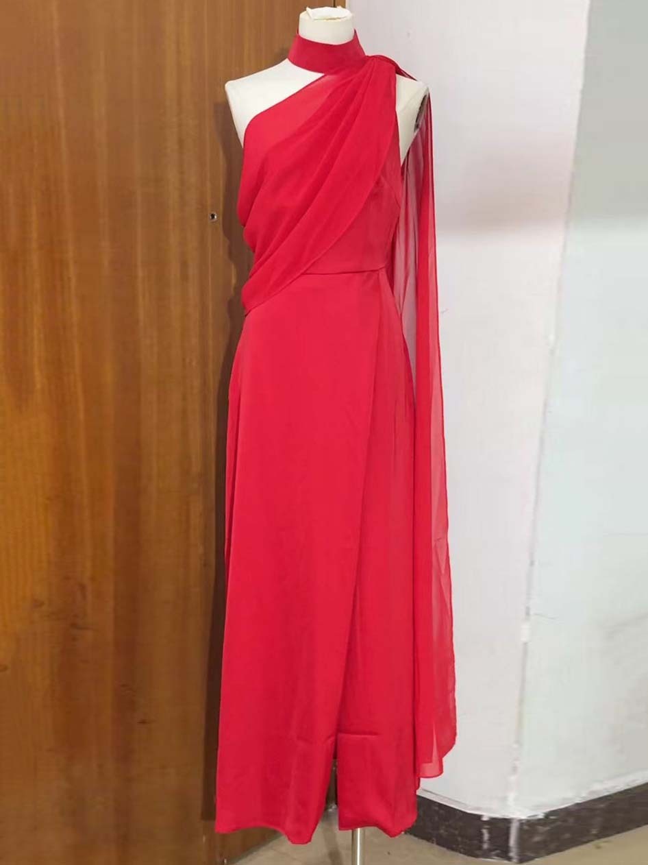 TWOTWINSTYLE Off Shoulder Irregular Slit Minimalist Dress
