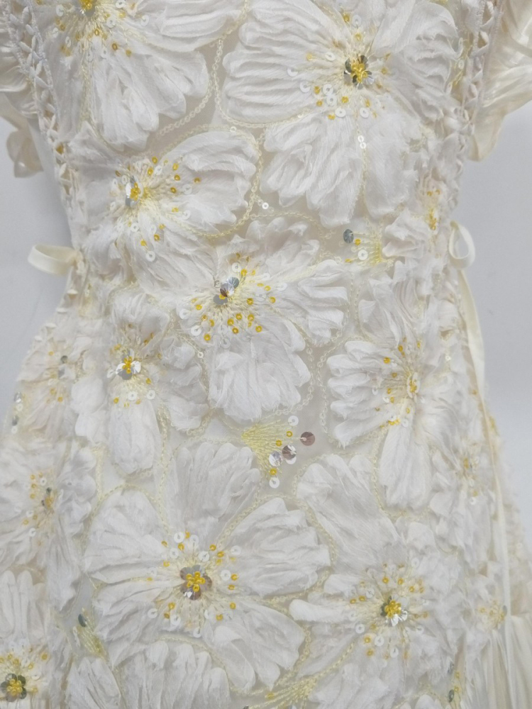 TWOTWINSTYLE Ruffled Sleeves Appliques Patchwork Lace Up Midi Dress