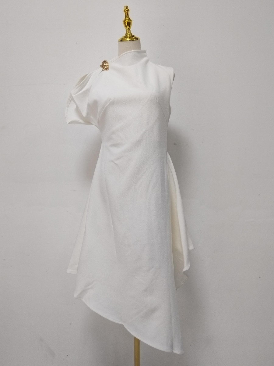 TWOTWINSTYLE High Neck Asymmetrical Spliced Metal Buckle Chic Dress