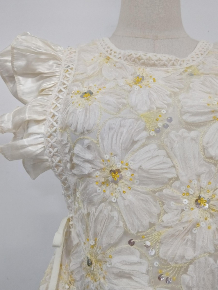 TWOTWINSTYLE Ruffled Sleeves Appliques Patchwork Lace Up Midi Dress
