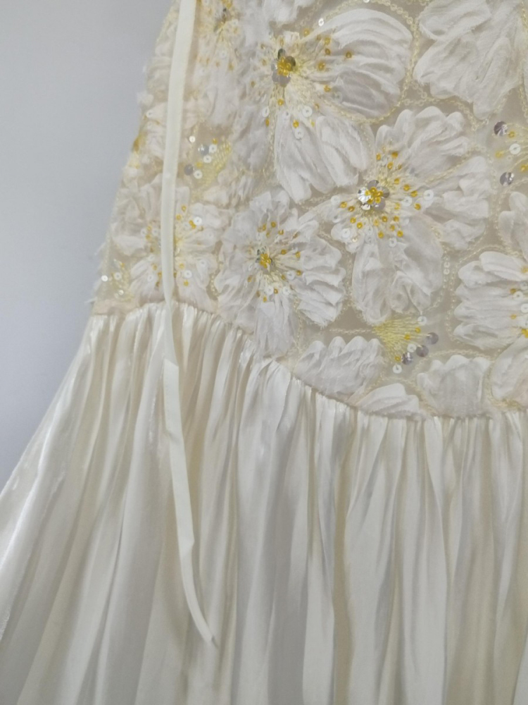 TWOTWINSTYLE Ruffled Sleeves Appliques Patchwork Lace Up Midi Dress