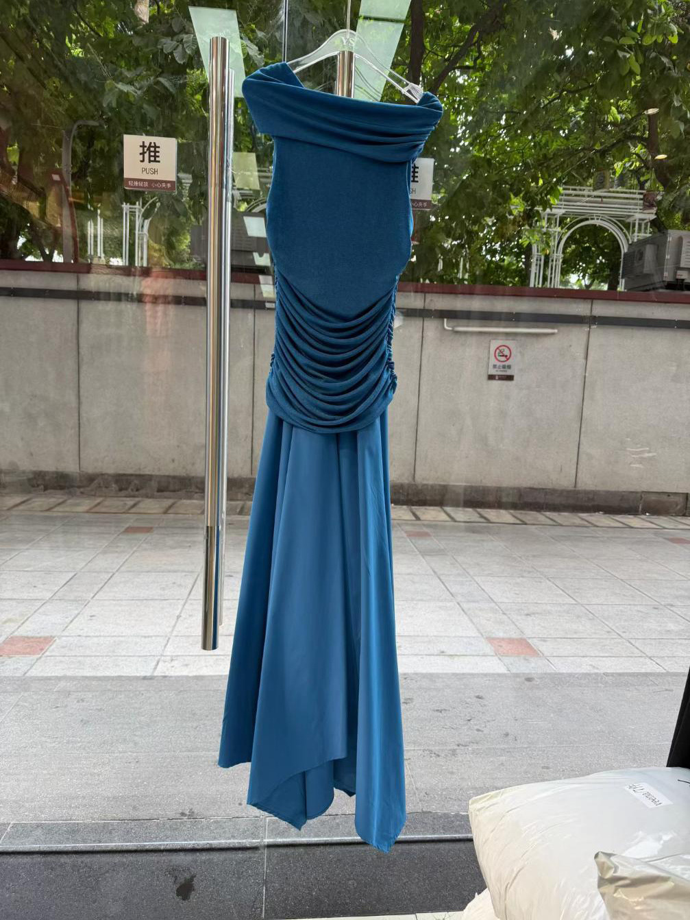 TWOTWINSTYLE Off Shoulder Ruched High Slit Irregular Fashion Maxi Dress