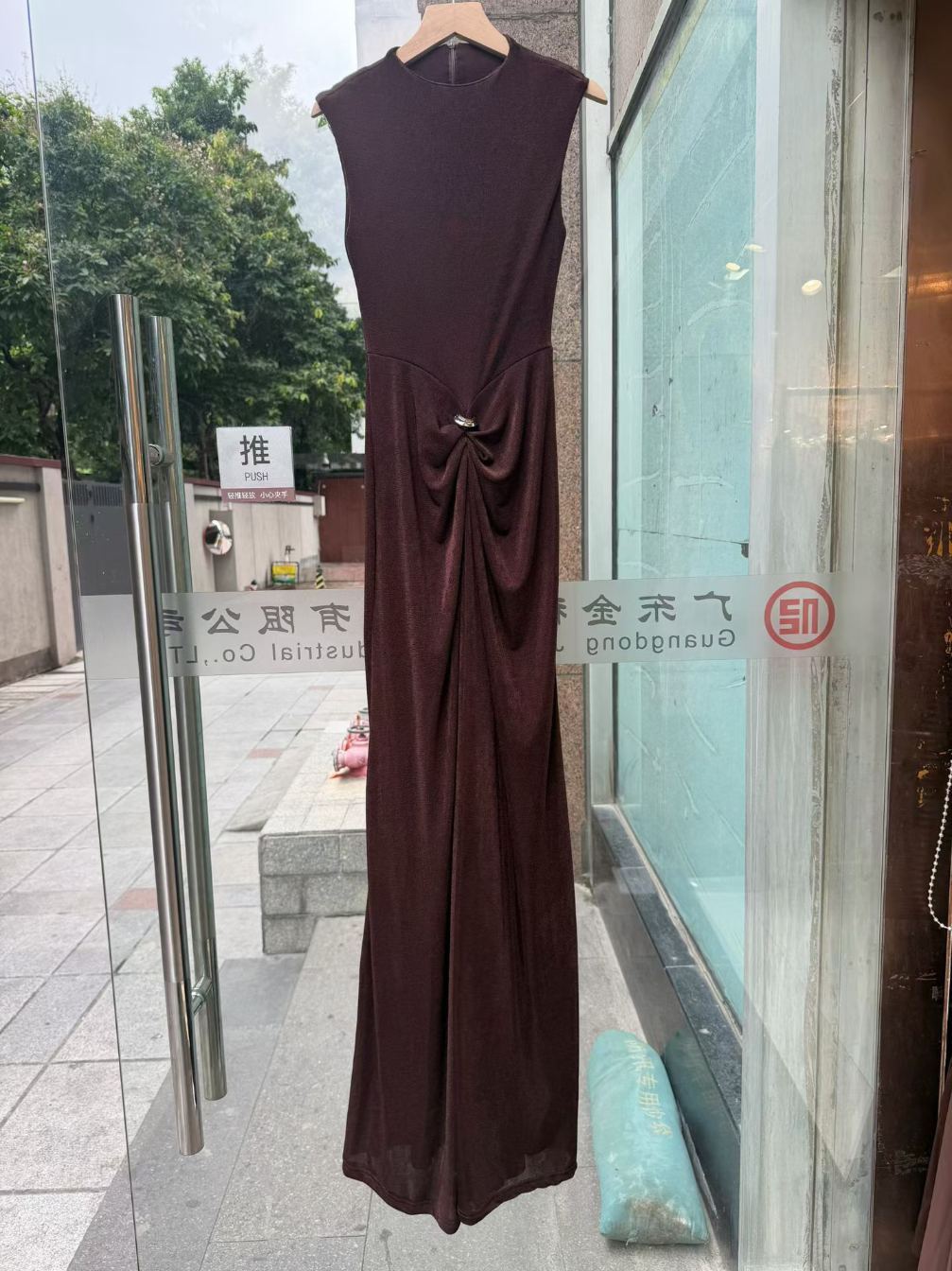 TWOTWINSTYLE Sleeveless High Neck Ring Twist Ruched Maxi Dress