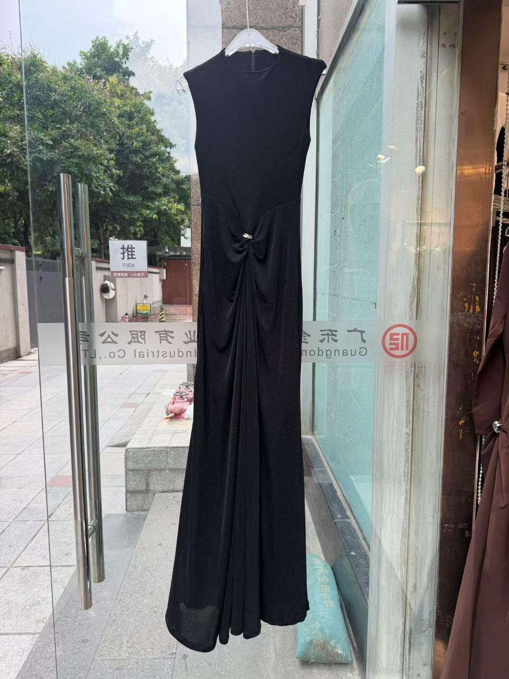 TWOTWINSTYLE Sleeveless High Neck Ring Twist Ruched Maxi Dress