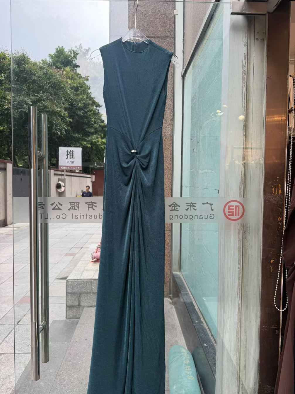 TWOTWINSTYLE Sleeveless High Neck Ring Twist Ruched Maxi Dress