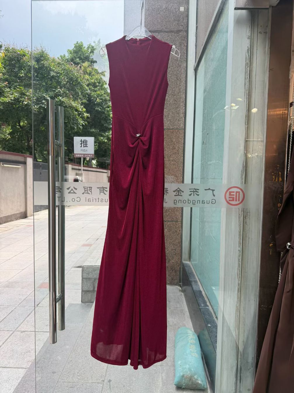 TWOTWINSTYLE Sleeveless High Neck Ring Twist Ruched Maxi Dress
