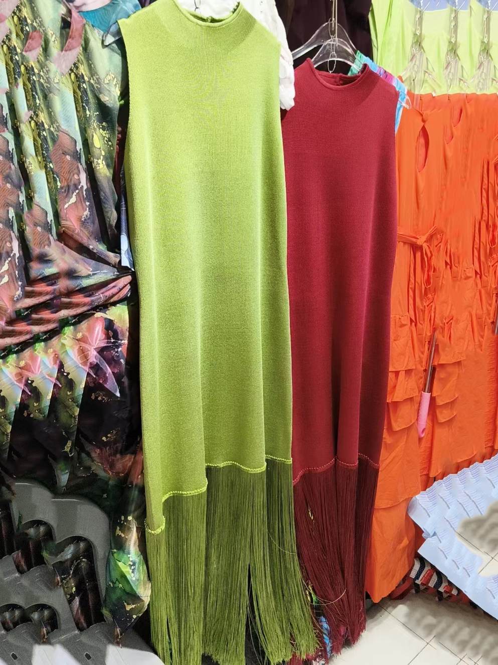 TWOTWINSTYLE Solid Sleeveless Spliced Tassel Fringe Side Slit Long Dress