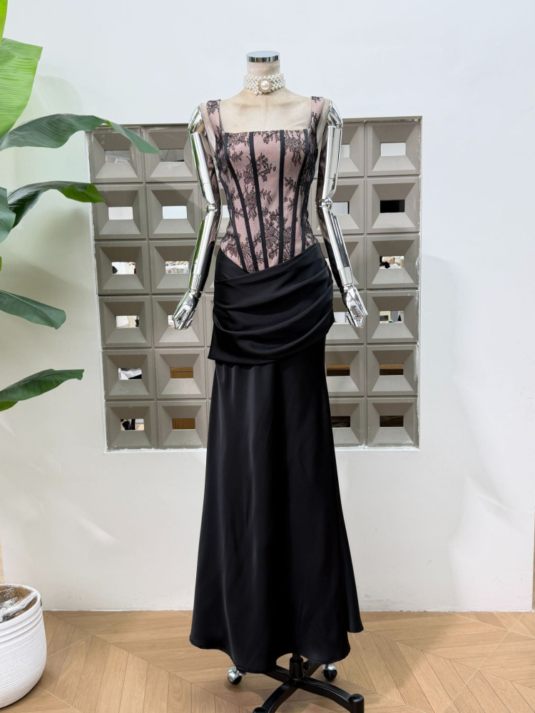 TWOTWINSTYLE Patchwork Lace Tunic Vest Pleated Skirt Sexy Set