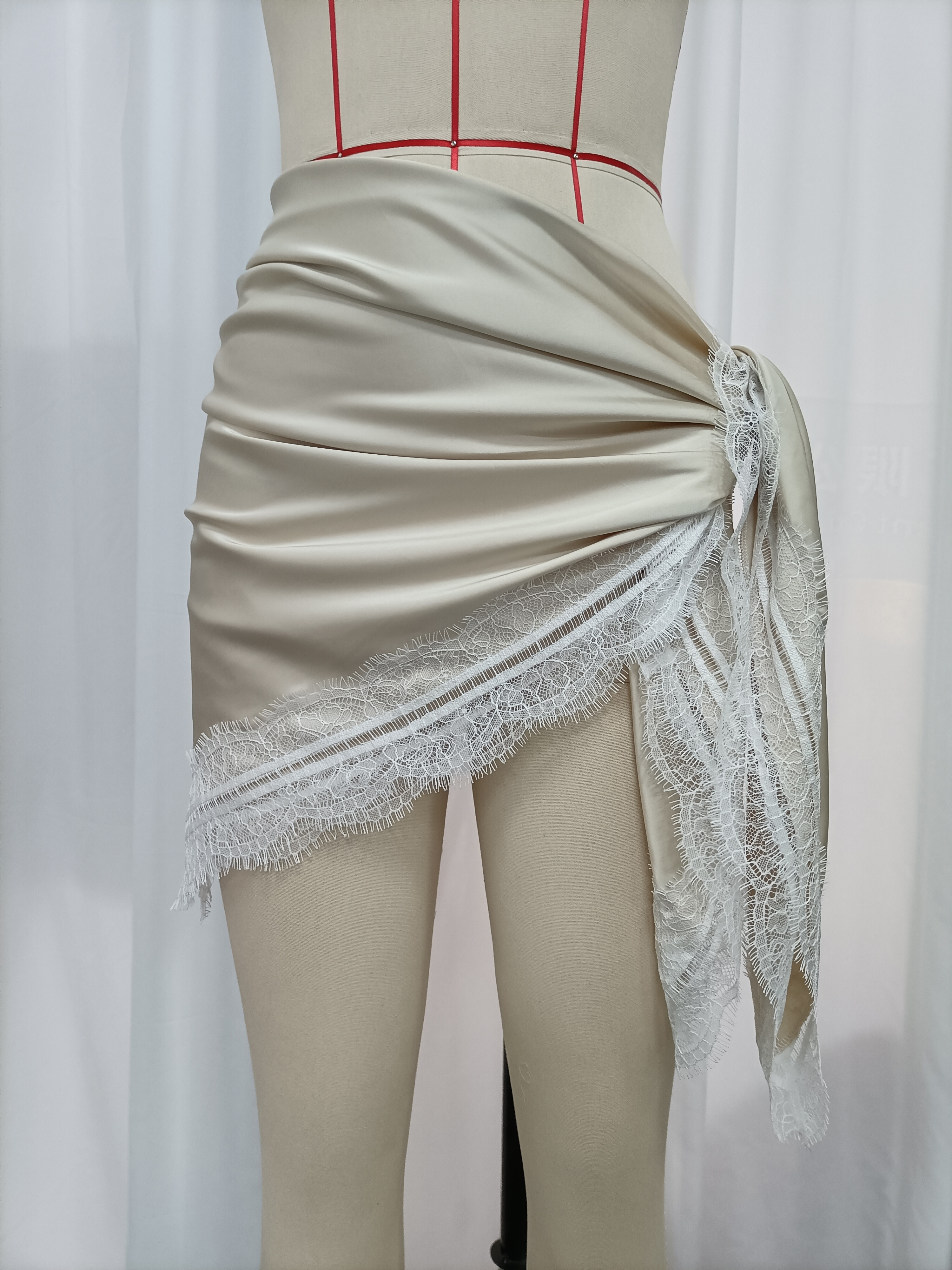 TWOTWINSTYLE Spliced Lace Satin Design Skirt