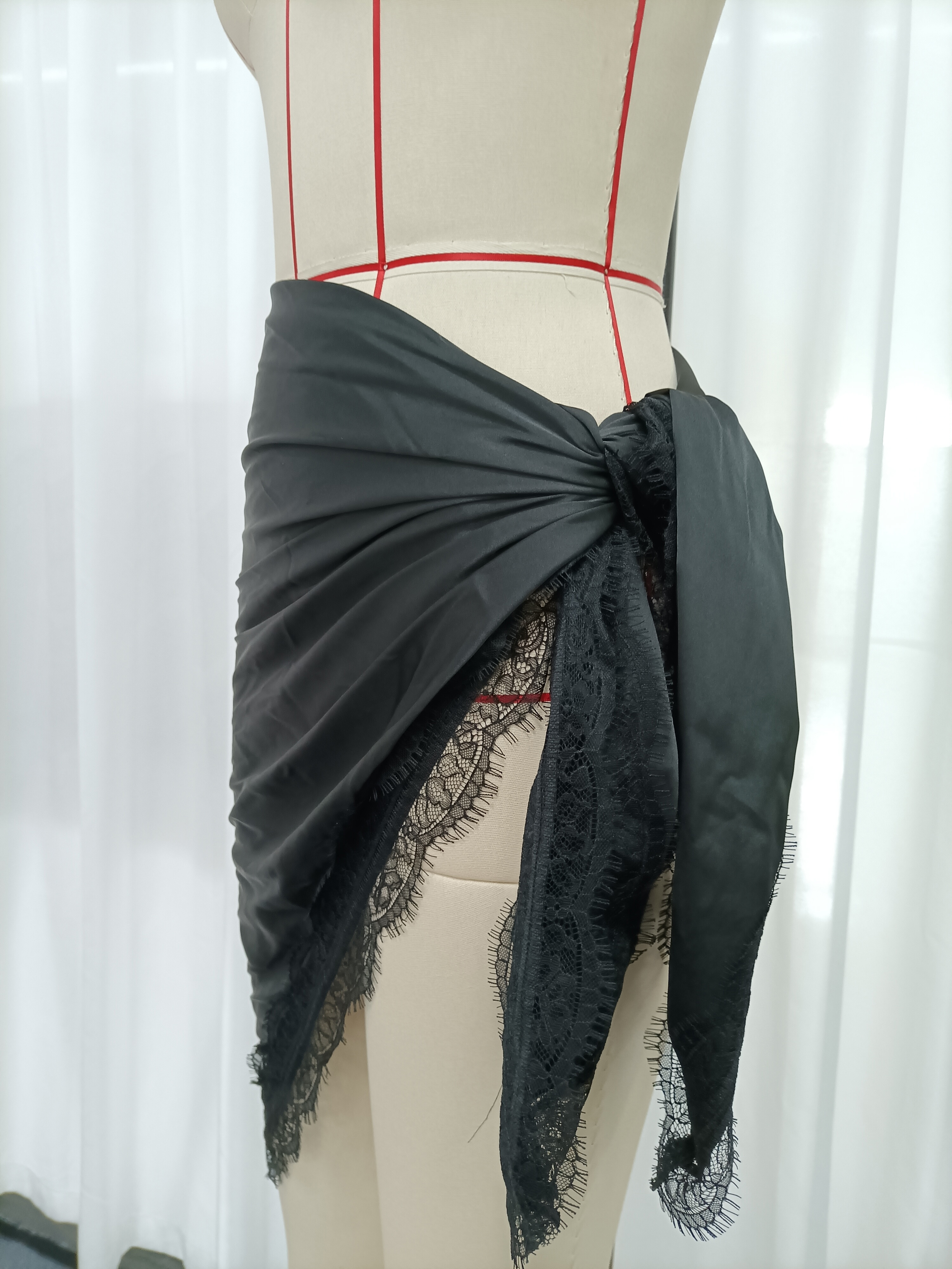 TWOTWINSTYLE Spliced Lace Satin Design Skirt
