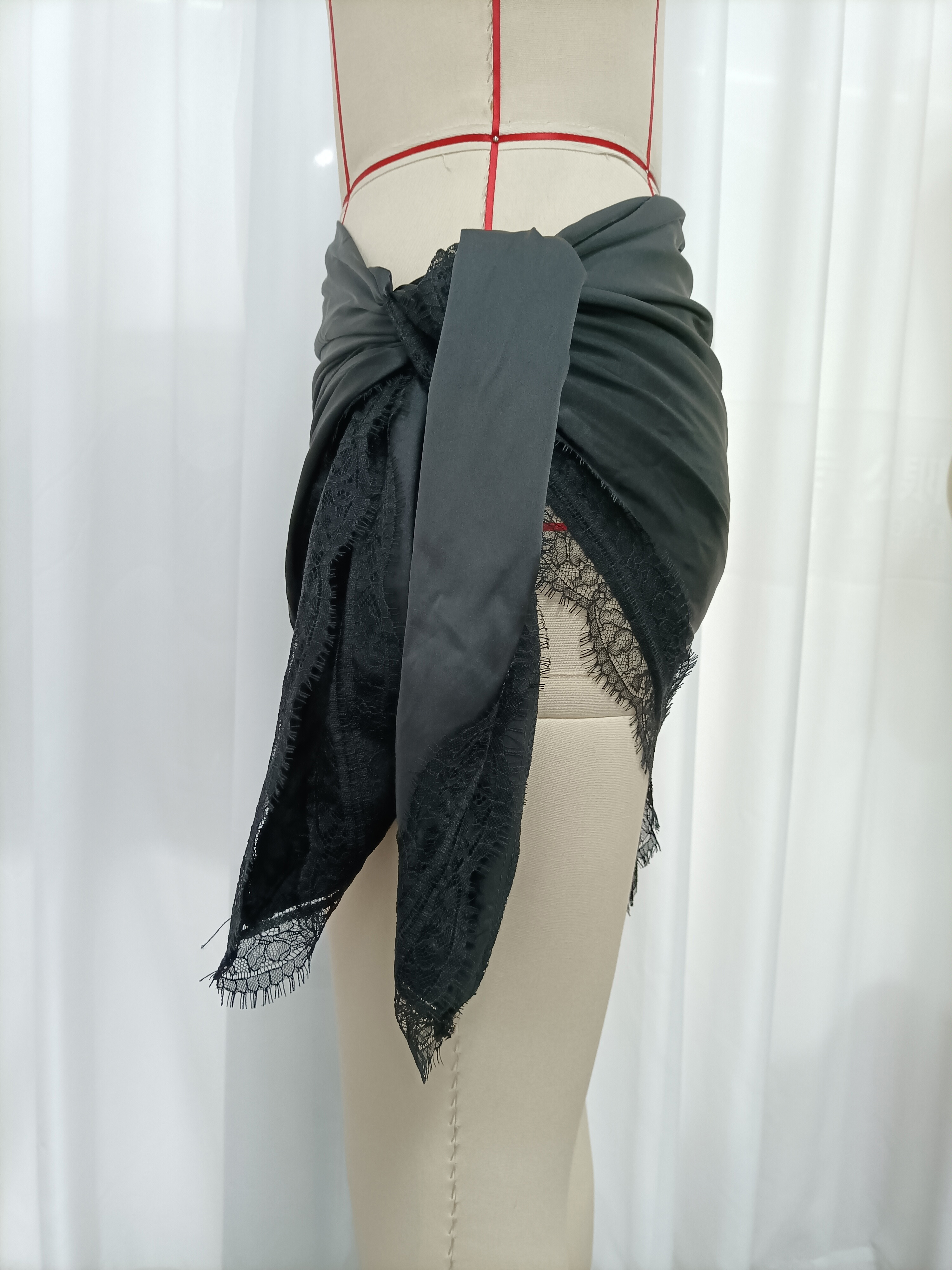 TWOTWINSTYLE Spliced Lace Satin Design Skirt