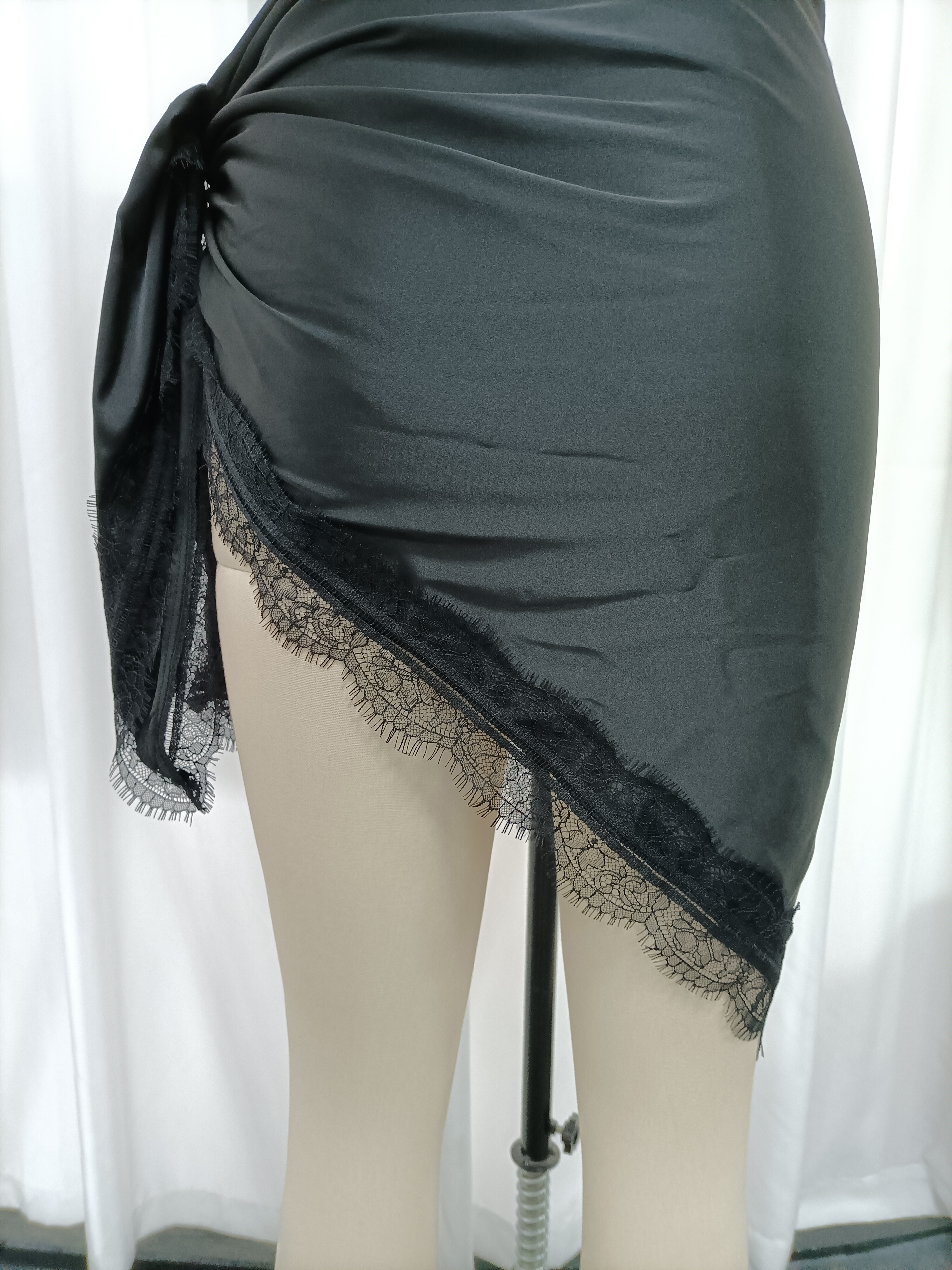 TWOTWINSTYLE Spliced Lace Satin Design Skirt