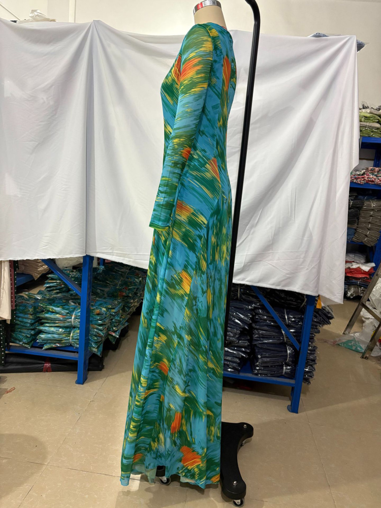 TWOTWINSTYLE Long Sleeve Spliced Pearls Vintage Artistic Maxi Dress