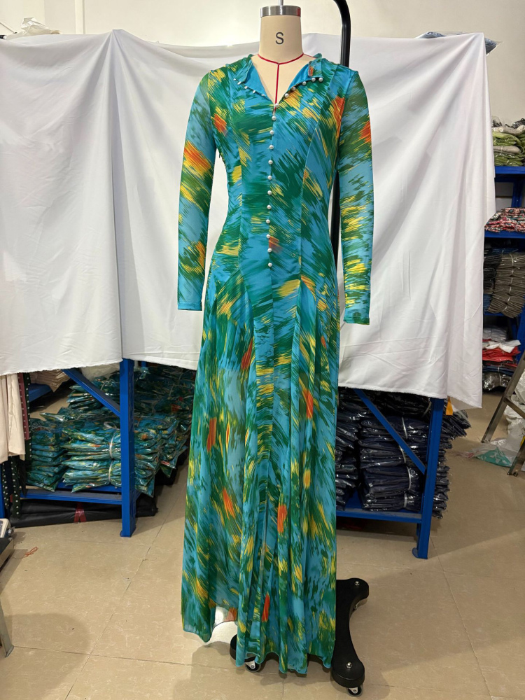 TWOTWINSTYLE Long Sleeve Spliced Pearls Vintage Artistic Maxi Dress