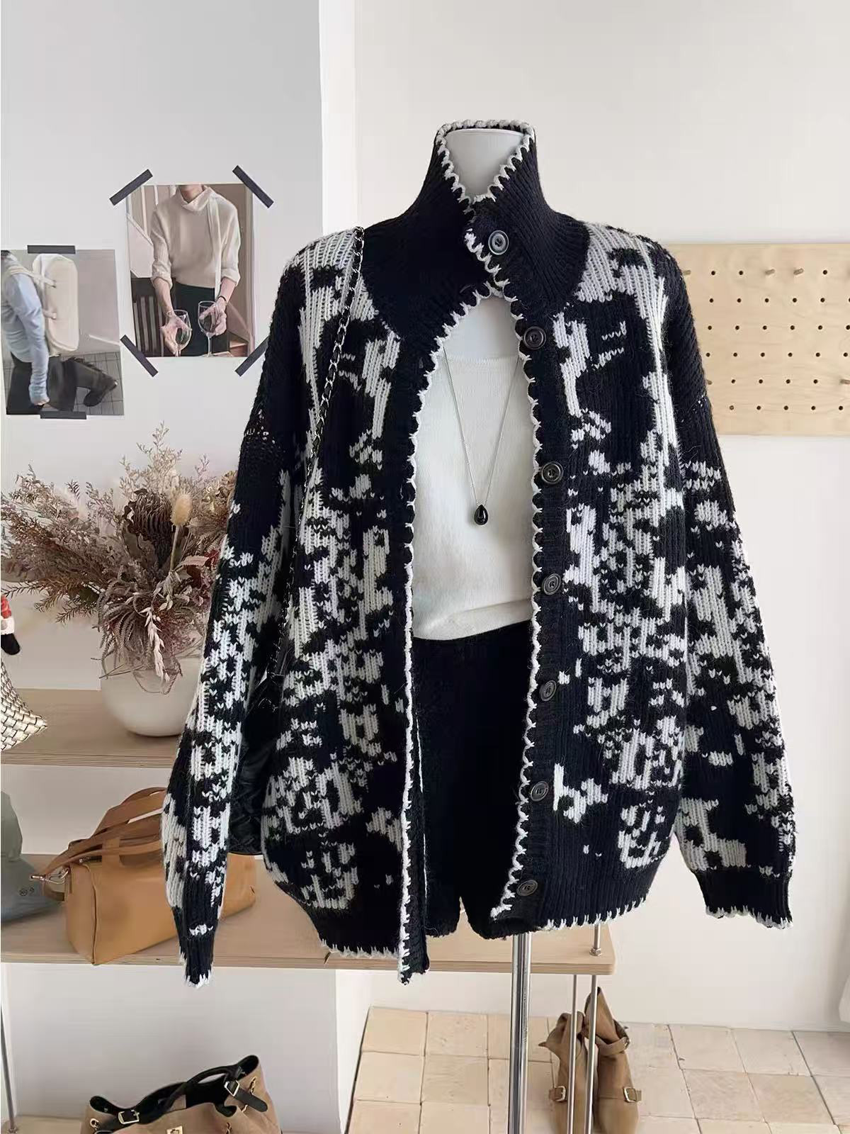 TWOTWINSTYLE Hit Color Spliced Single Breasted Loose Oversized Sweater Coat