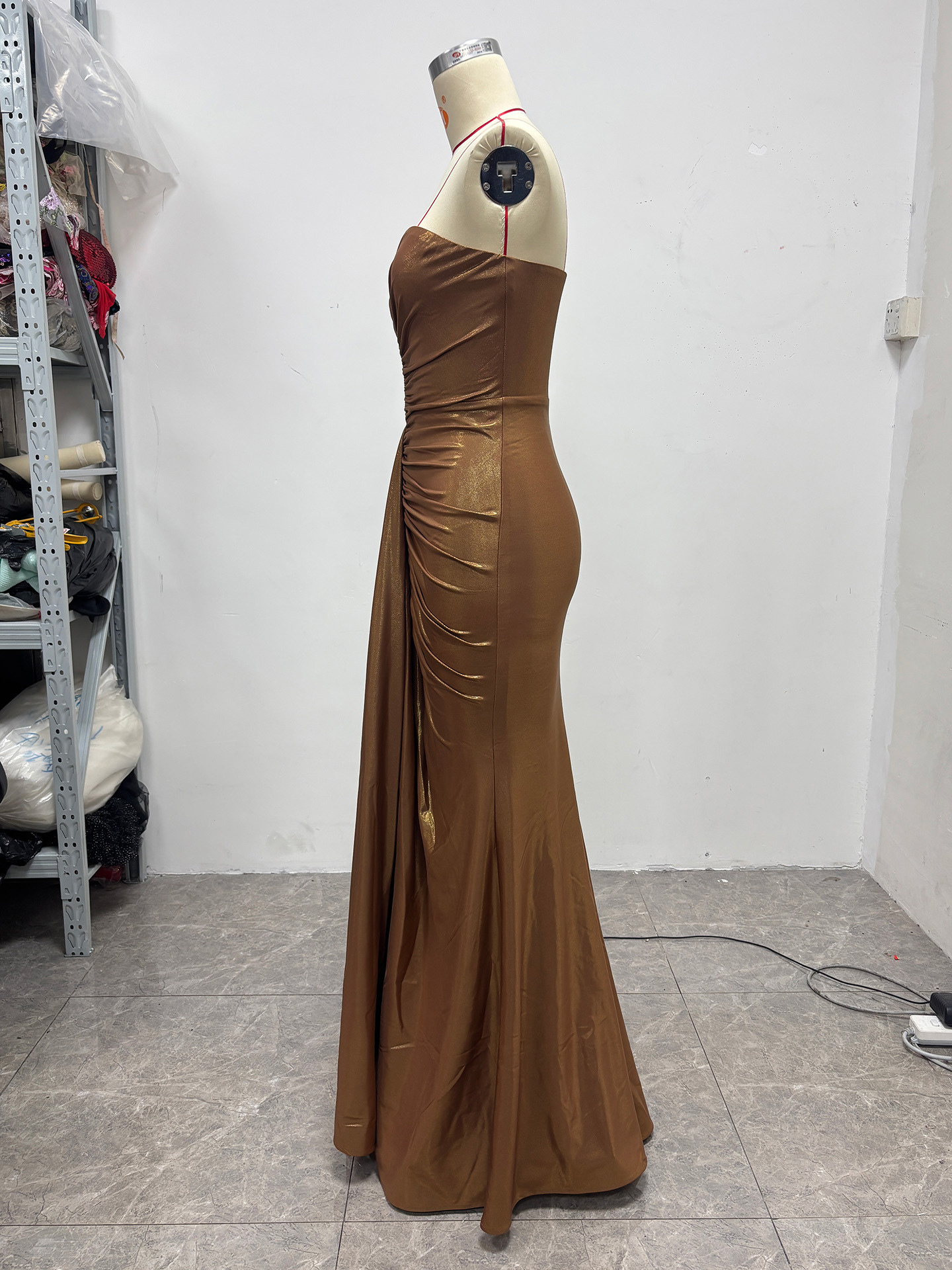 TWOTWINSTYLE Strapless Metallic Ruched Vintage Dress