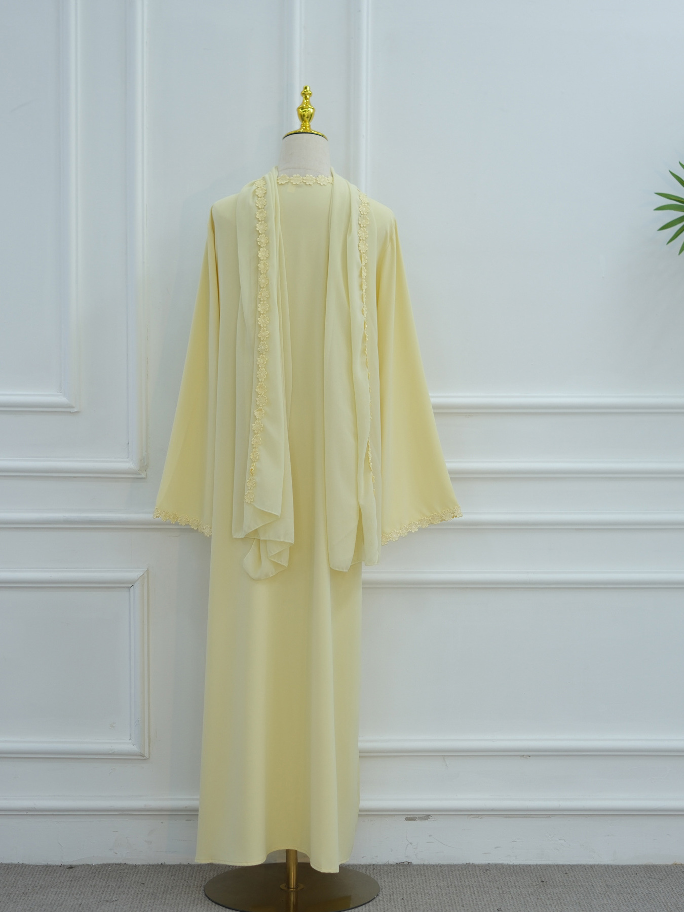 TWOTWINSTYLE Spliced Floral Lace Long Sleeve Minimalist Dress