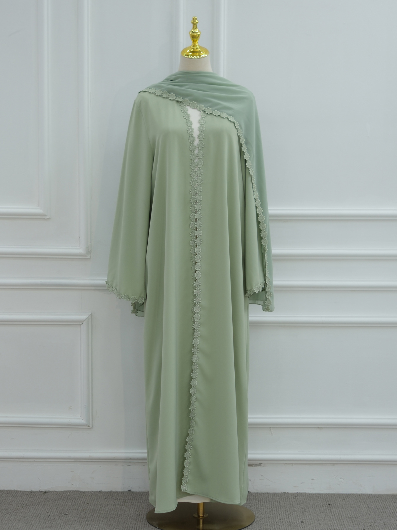 TWOTWINSTYLE Spliced Floral Lace Long Sleeve Minimalist Dress