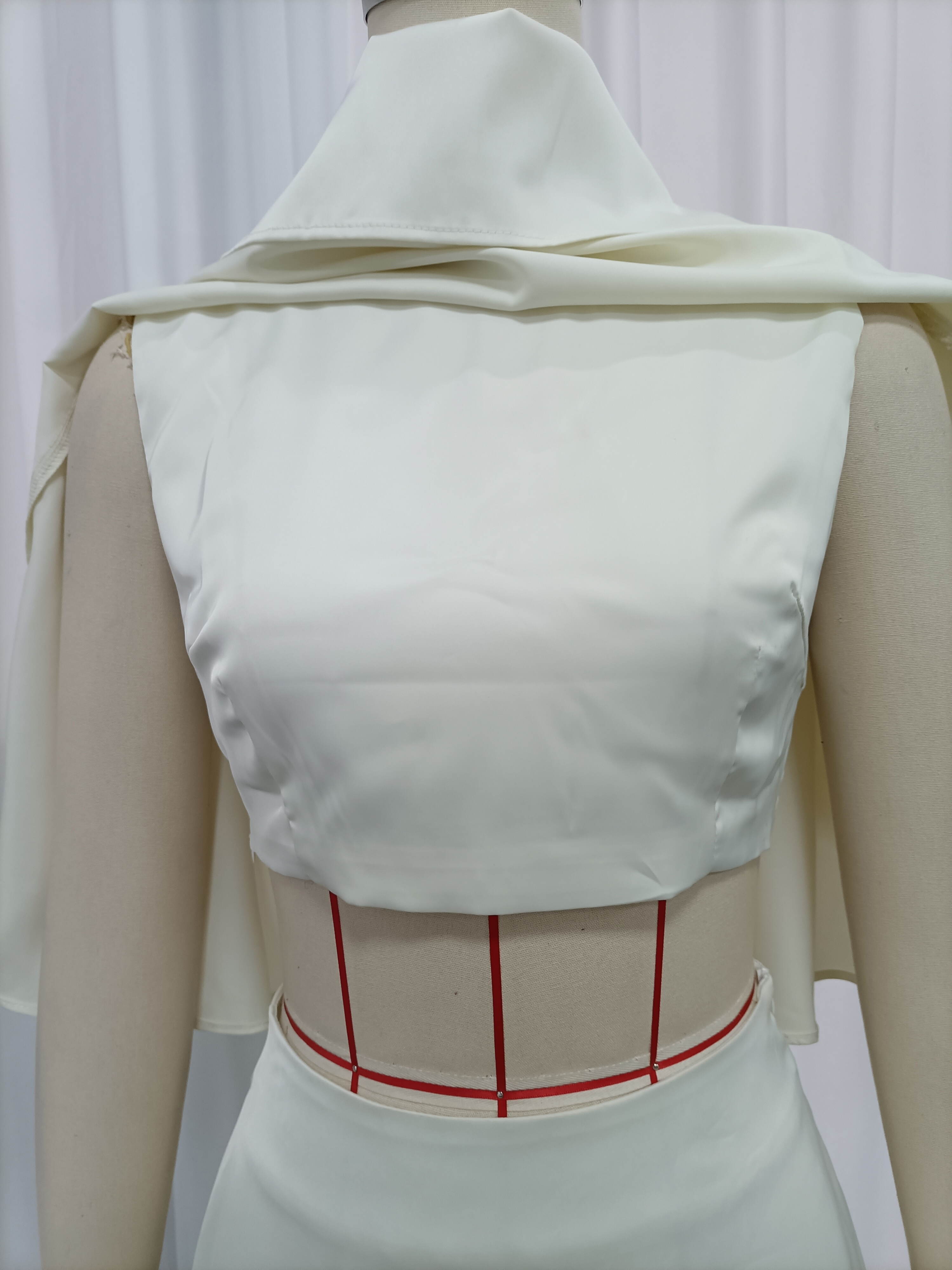 TWOTWINSTYLE Round Neck Cape Crop Top High Waist Skirt Elegant Set
