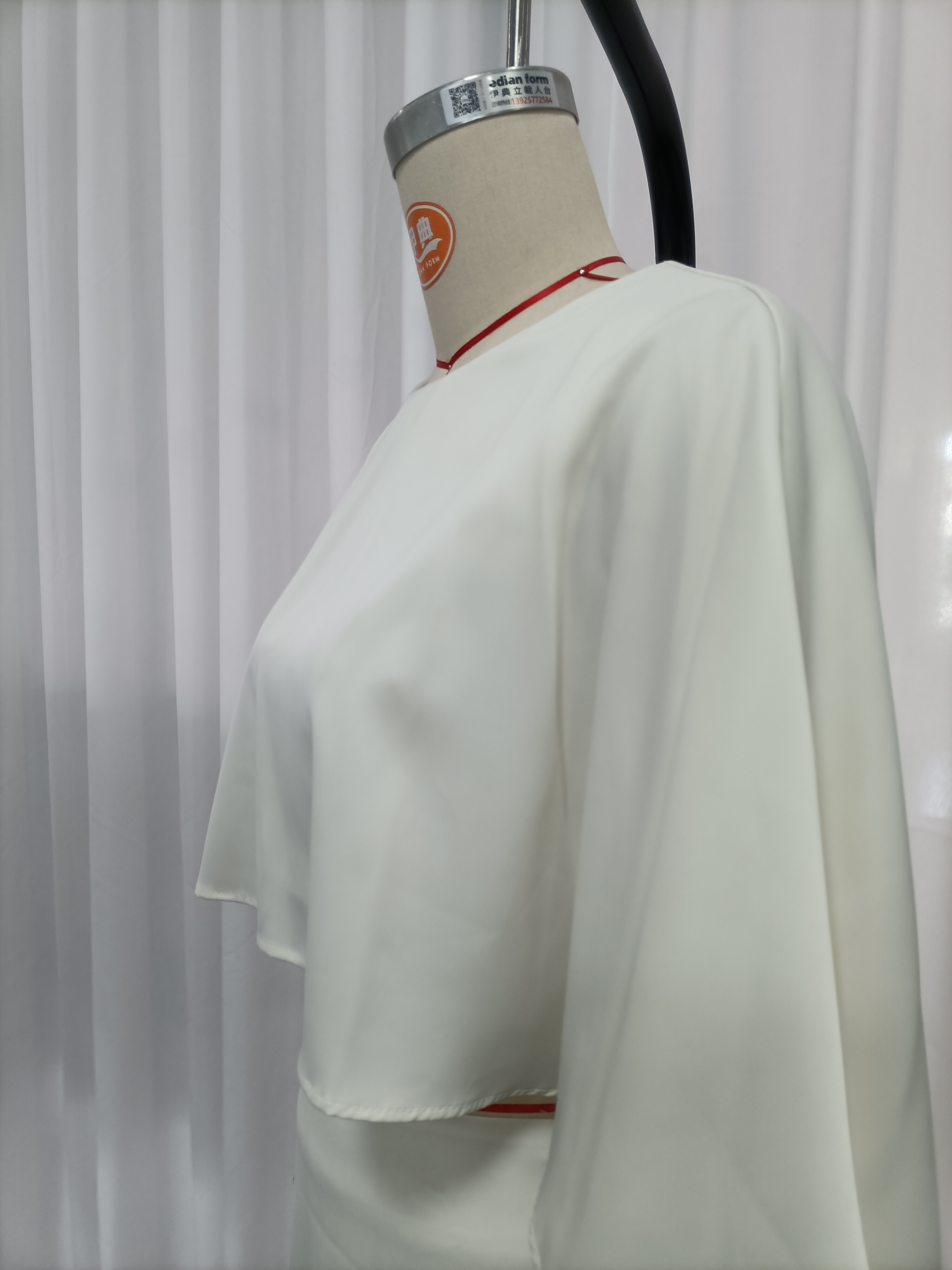 TWOTWINSTYLE Round Neck Cape Crop Top High Waist Skirt Elegant Set