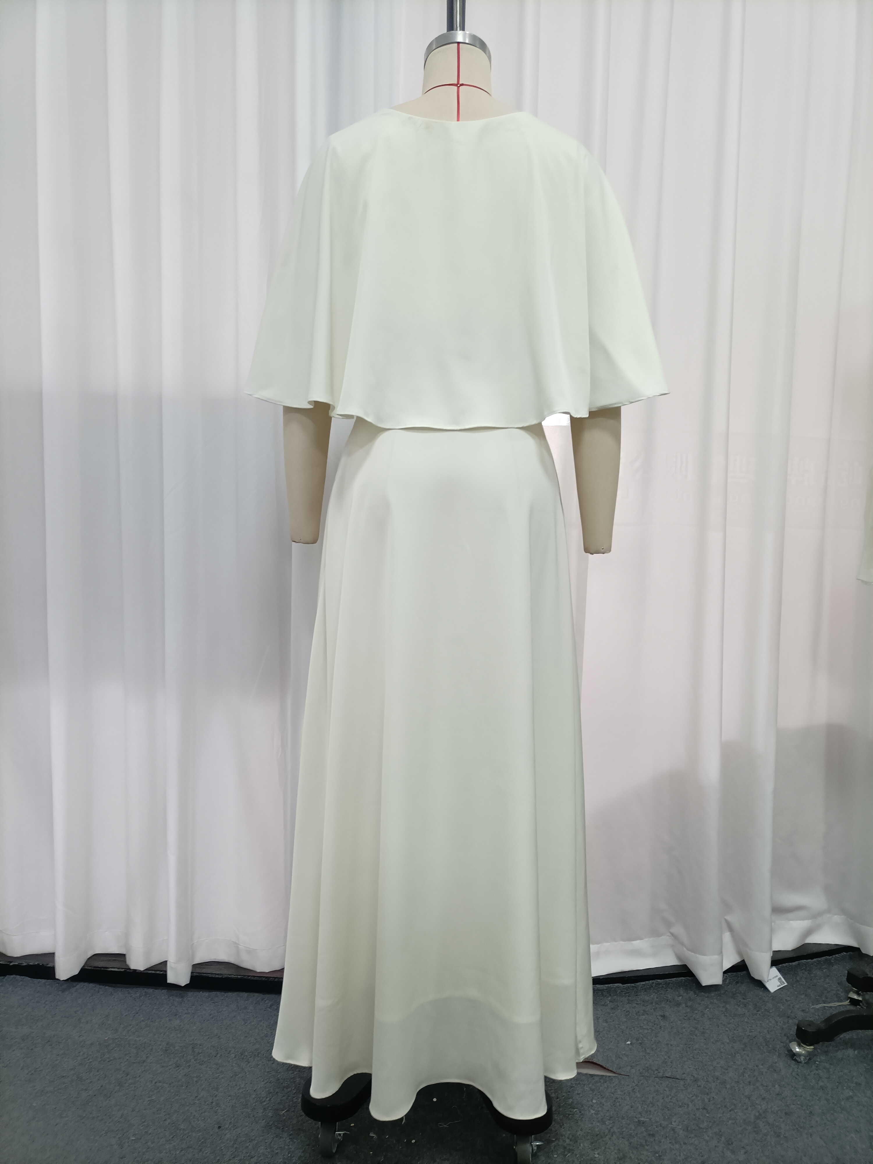 TWOTWINSTYLE Round Neck Cape Crop Top High Waist Skirt Elegant Set