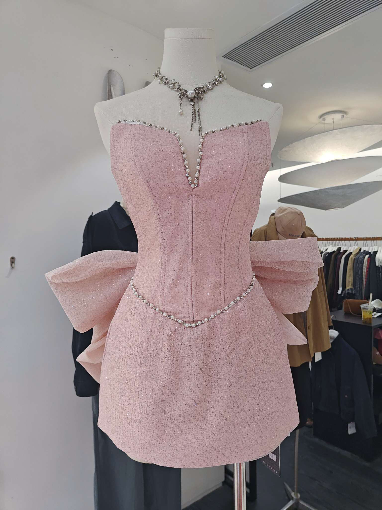 TWOTWINSTYLE Off Shoulder Spliced Pearl And Bowknot Elegant Dress