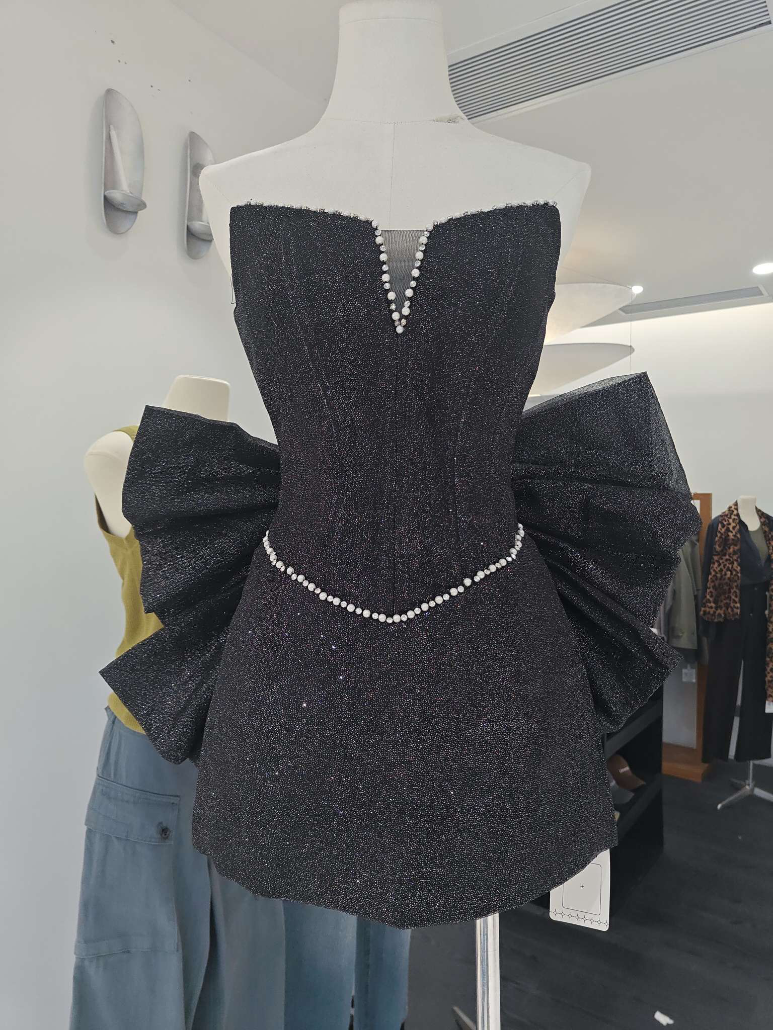 TWOTWINSTYLE Off Shoulder Spliced Pearl And Bowknot Elegant Dress