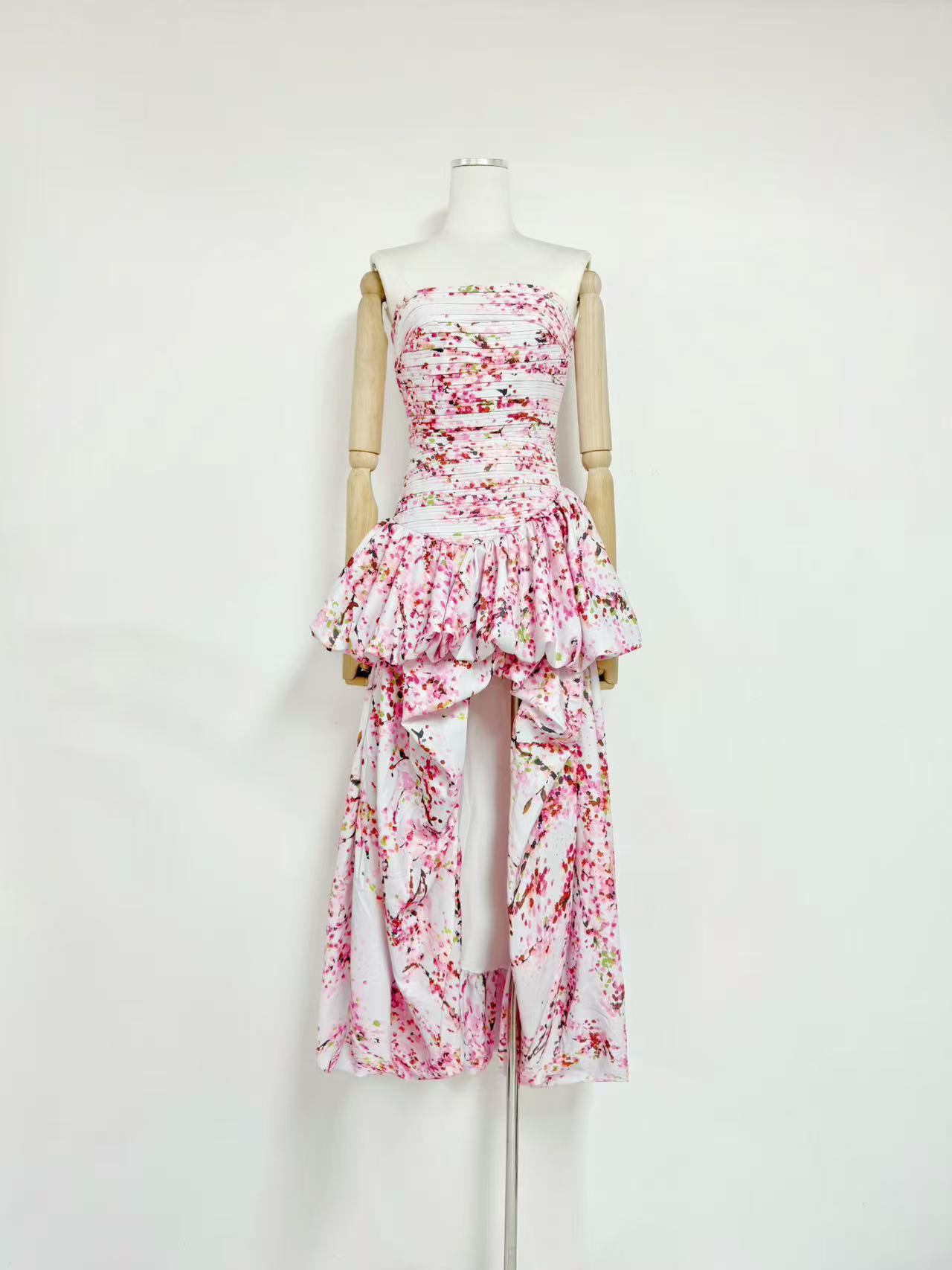 TWOTWINSTYLE Strapless High Waist Tiered Asymmetrical Hem Design Dress