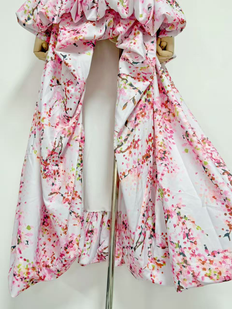 TWOTWINSTYLE Strapless High Waist Tiered Asymmetrical Hem Design Dress