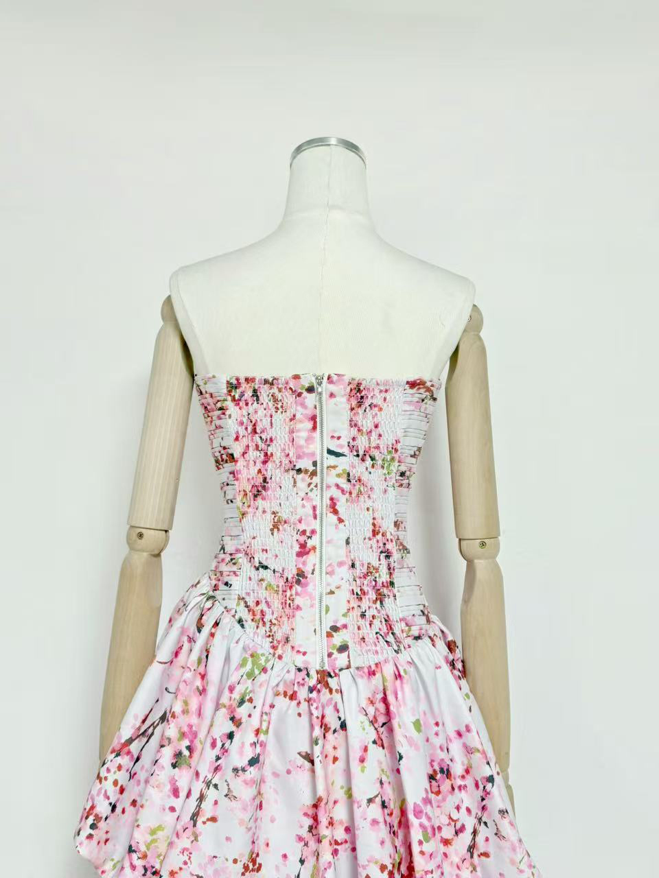 TWOTWINSTYLE Strapless High Waist Tiered Asymmetrical Hem Design Dress