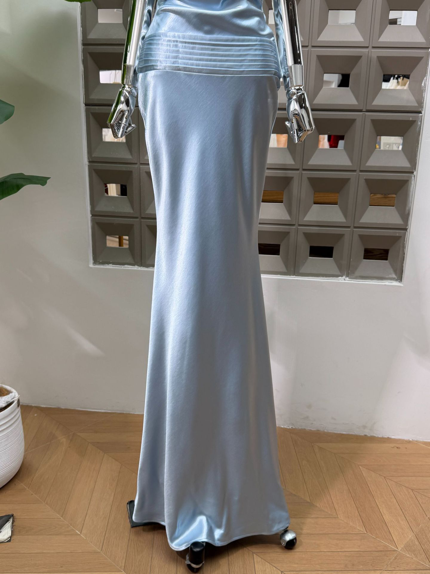 TWOTWINSTYLE Halter Neck Backless Pleated Bodycon Elegant Dress