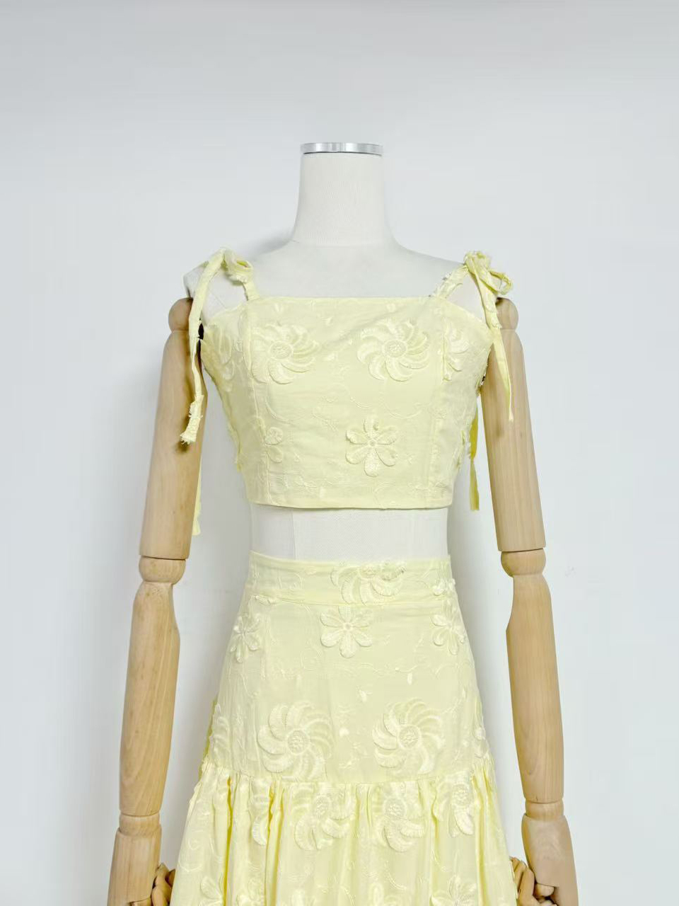 TWOTWINSTYLE Tie Strap Crop Top Patchwork Lace High Waist Skirt Fashion Set