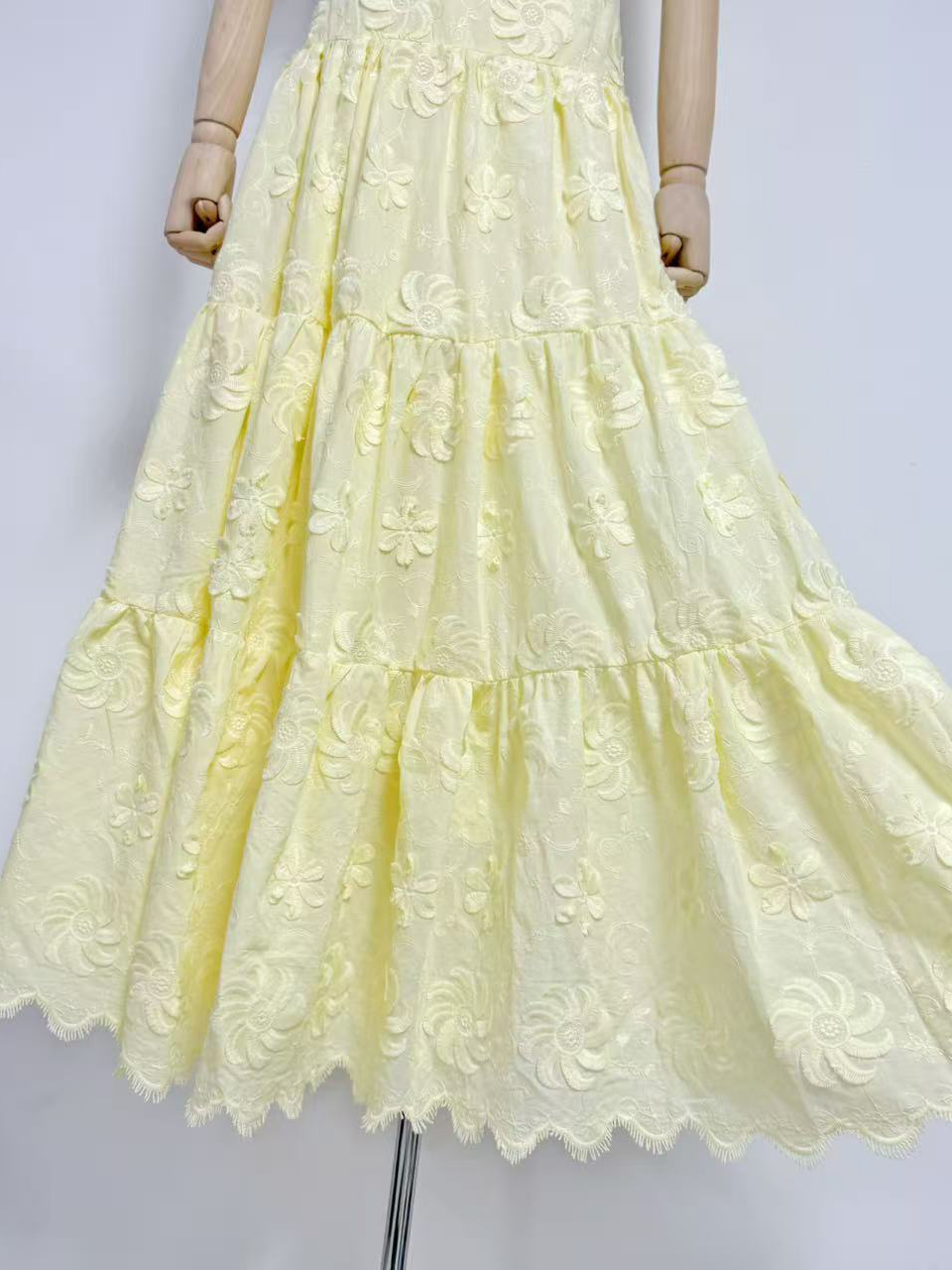 TWOTWINSTYLE Tie Strap Crop Top Patchwork Lace High Waist Skirt Fashion Set