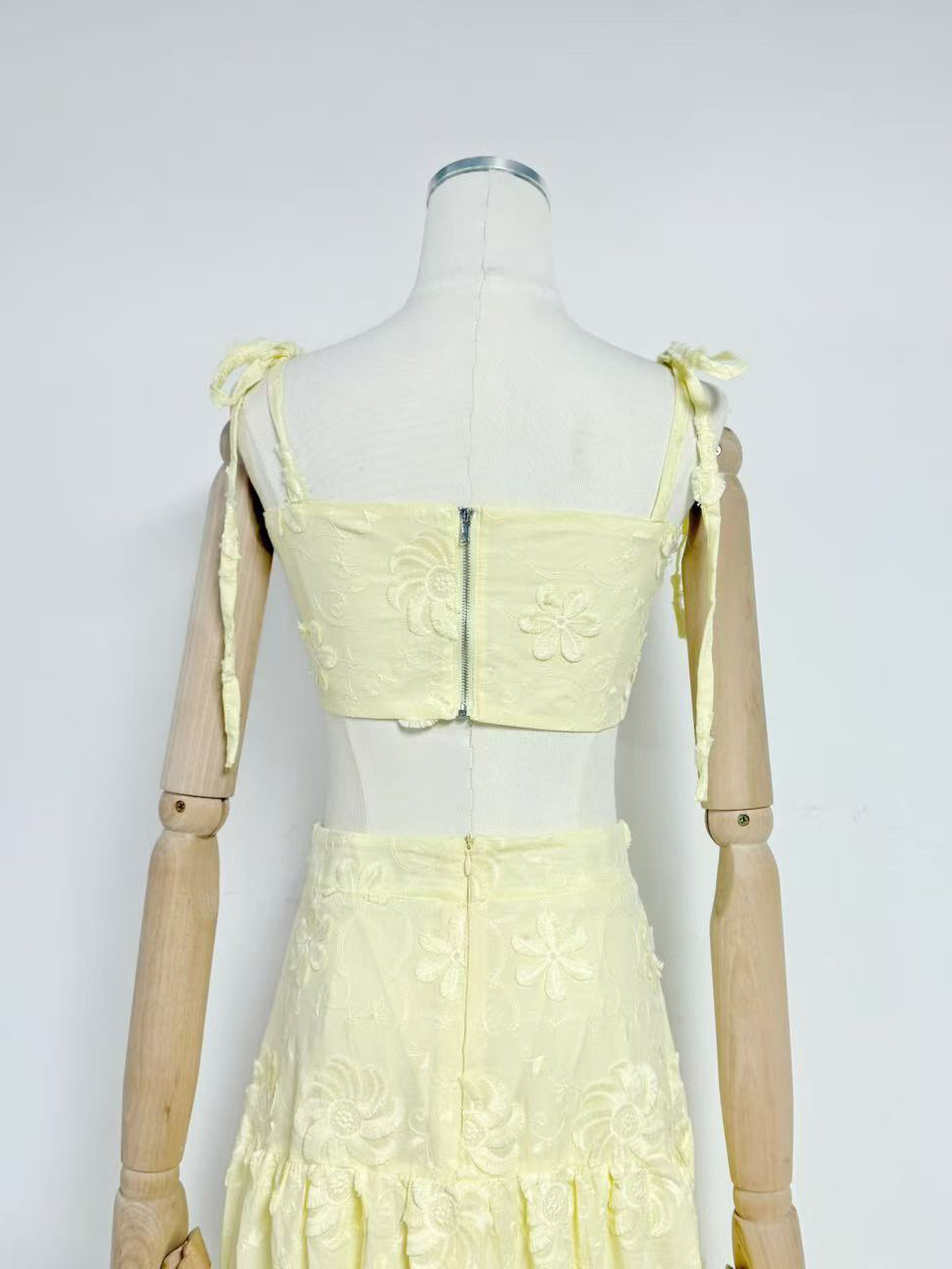 TWOTWINSTYLE Tie Strap Crop Top Patchwork Lace High Waist Skirt Fashion Set