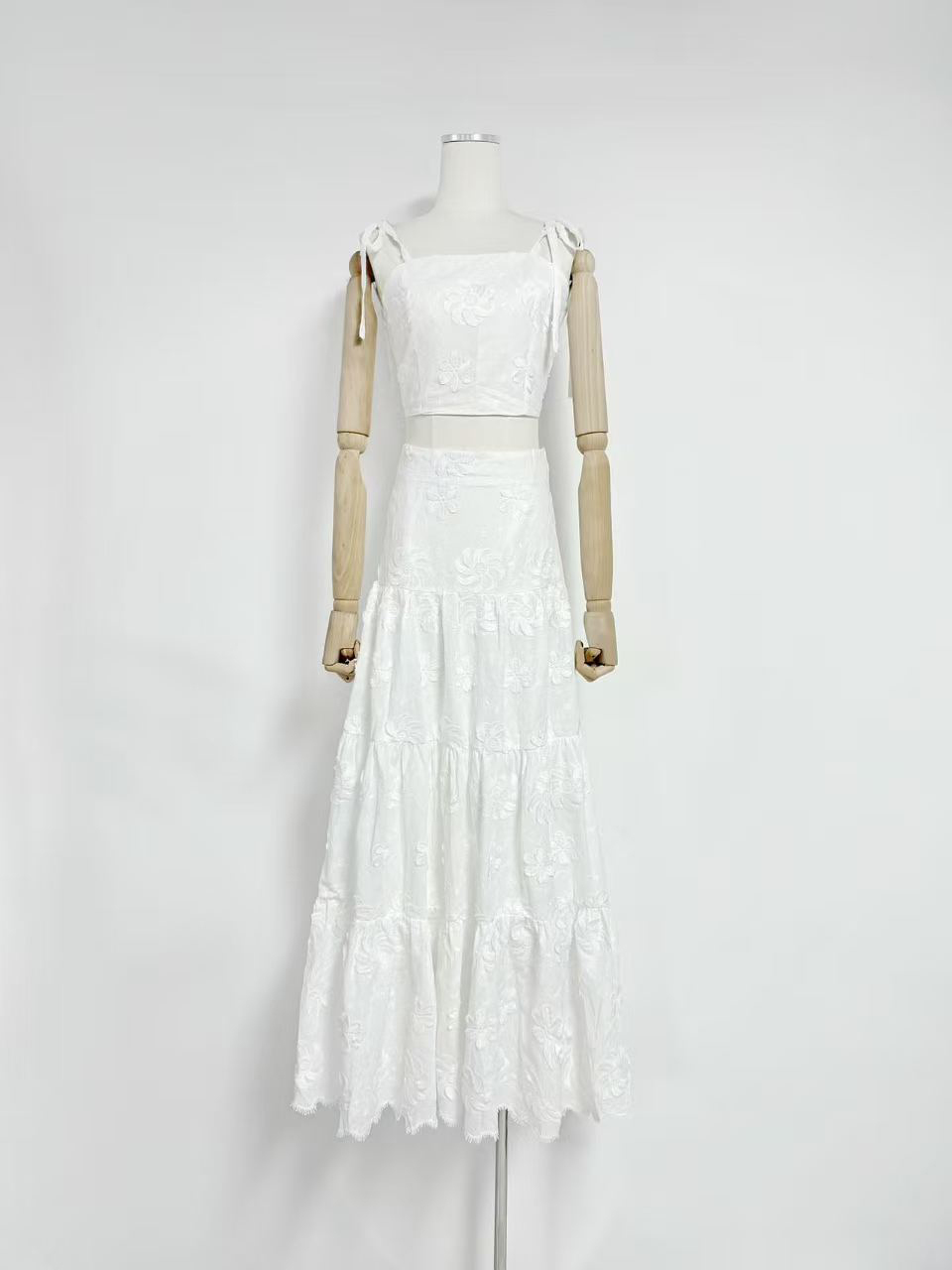 TWOTWINSTYLE Tie Strap Crop Top Patchwork Lace High Waist Skirt Fashion Set