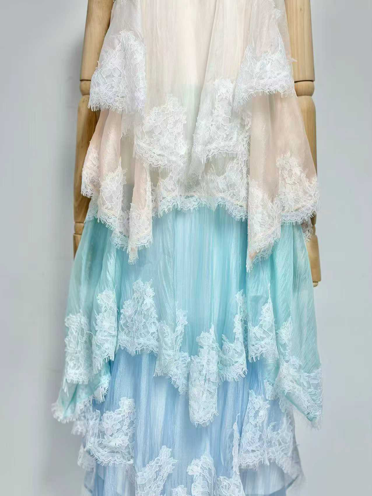 TWOTWINSTYLE Gradient Layered Spliced Lace Dreamy Maxi Dress