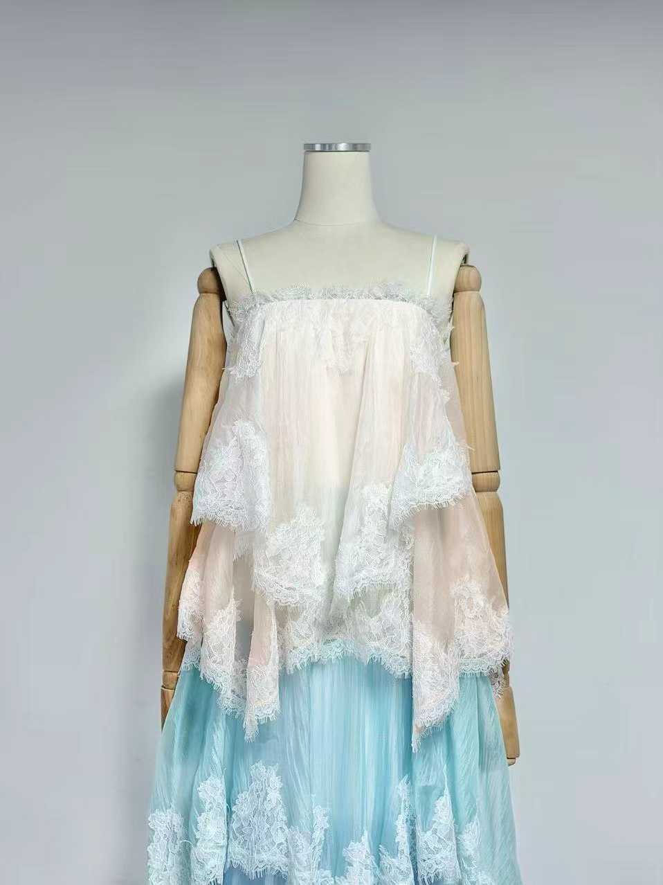TWOTWINSTYLE Gradient Layered Spliced Lace Dreamy Maxi Dress