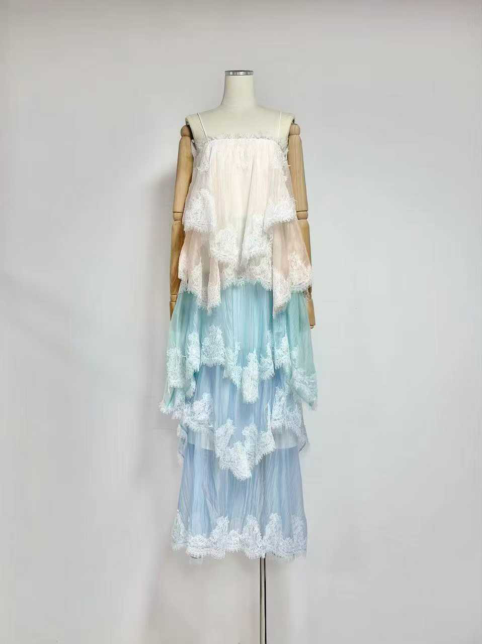 TWOTWINSTYLE Gradient Layered Spliced Lace Dreamy Maxi Dress