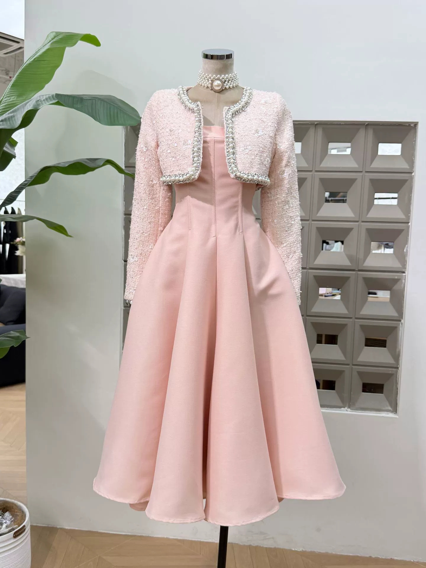 TWOTWINSTYLE Round Neck Long Sleeve Spliced Pearl Coat Square Neckline Tunic Dress Elegant Set